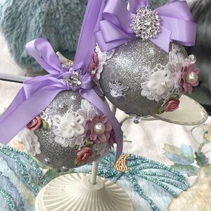 🎀Set of 2 Shabby Chic Baubles 🎀